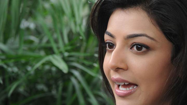 Kajal Aggarwal Talking N Open Mouth Side Face Closeup
